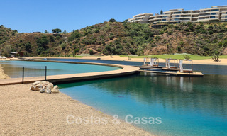 Apartamentos de lujo contemporáneos en venta en un resort de golf en las colinas de Marbella - Benahavís 808671 