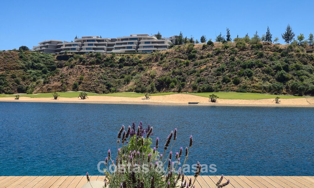 Apartamentos de lujo contemporáneos en venta en un resort de golf en las colinas de Marbella - Benahavís 808673