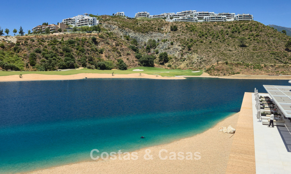 Apartamentos de lujo contemporáneos en venta en el prestigioso resort de La Quinta, Marbella - Benahavís 808684
