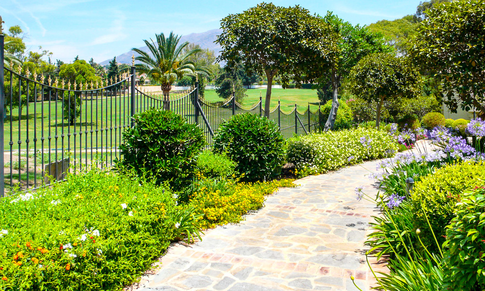 Apartamento ático de lujo en primera linea de golf en Nueva Andalucia – Marbella. 2926