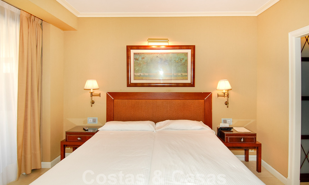 Apartamentos situado en hotel en primera línea de playa en Puerto Banús - Marbella 32068