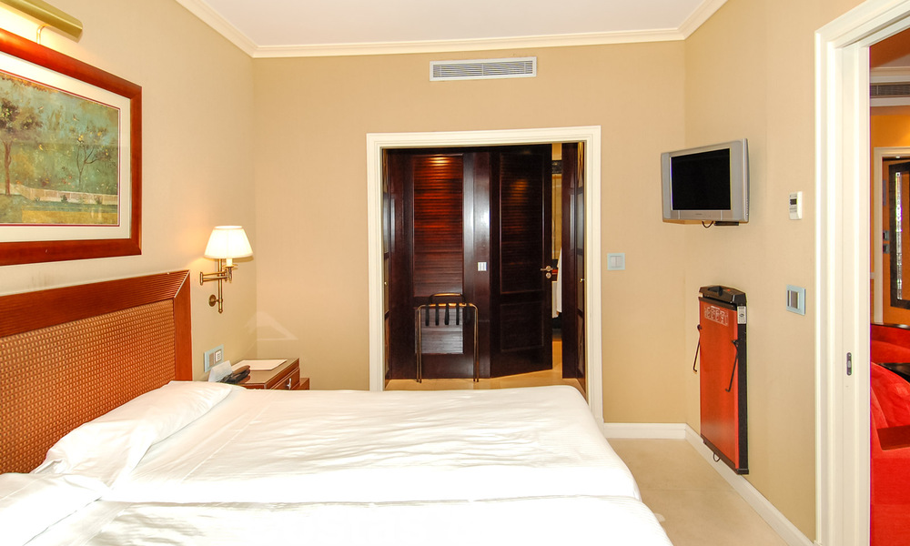 Apartamentos situado en hotel en primera línea de playa en Puerto Banús - Marbella 32069