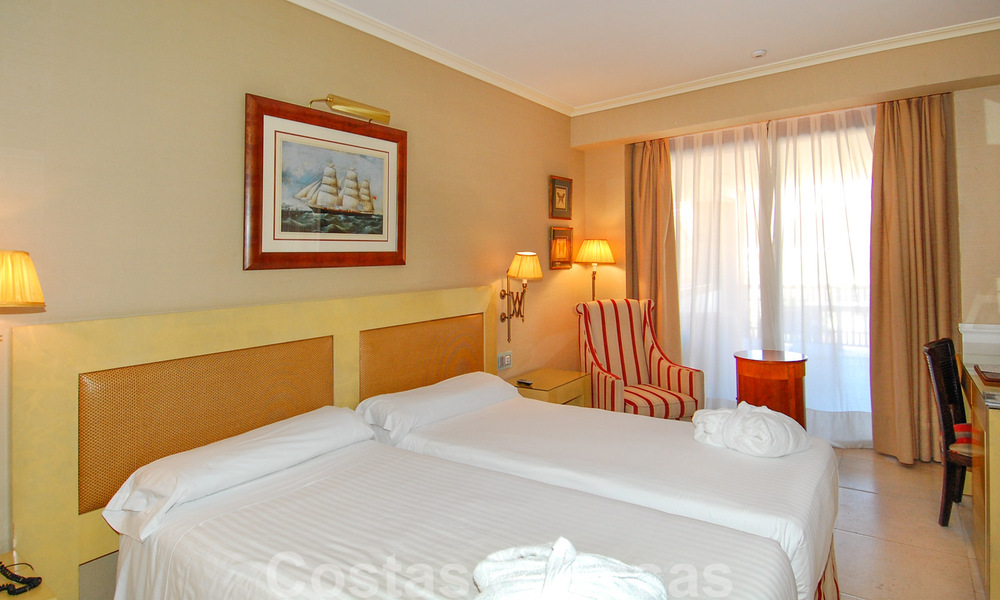 Apartamentos situado en hotel en primera línea de playa en Puerto Banús - Marbella 32076