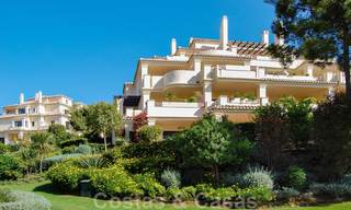Apartamentos de lujo en primera línea de golf para comprar en la zona de Marbella - Benahavis 23826 