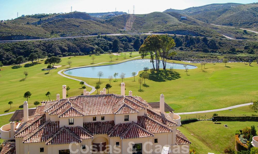 Apartamentos de lujo en primera línea de golf para comprar en la zona de Marbella - Benahavis 23832
