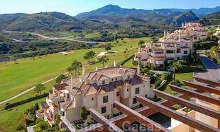 Apartamentos de lujo en primera línea de golf para comprar en la zona de Marbella - Benahavis 23833 