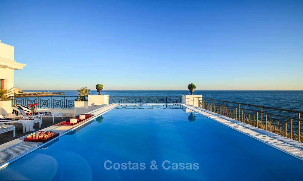 Apartamentos de lujo en primera línea de playa, Estepona, costa del Sol con vistas al mar 9727