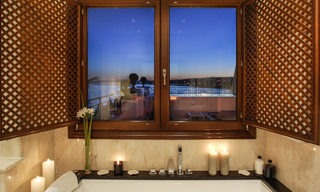 Apartamento de lujo en primera línea de playa en venta, Estepona, Costa del Sol con vistas al mar 9799 