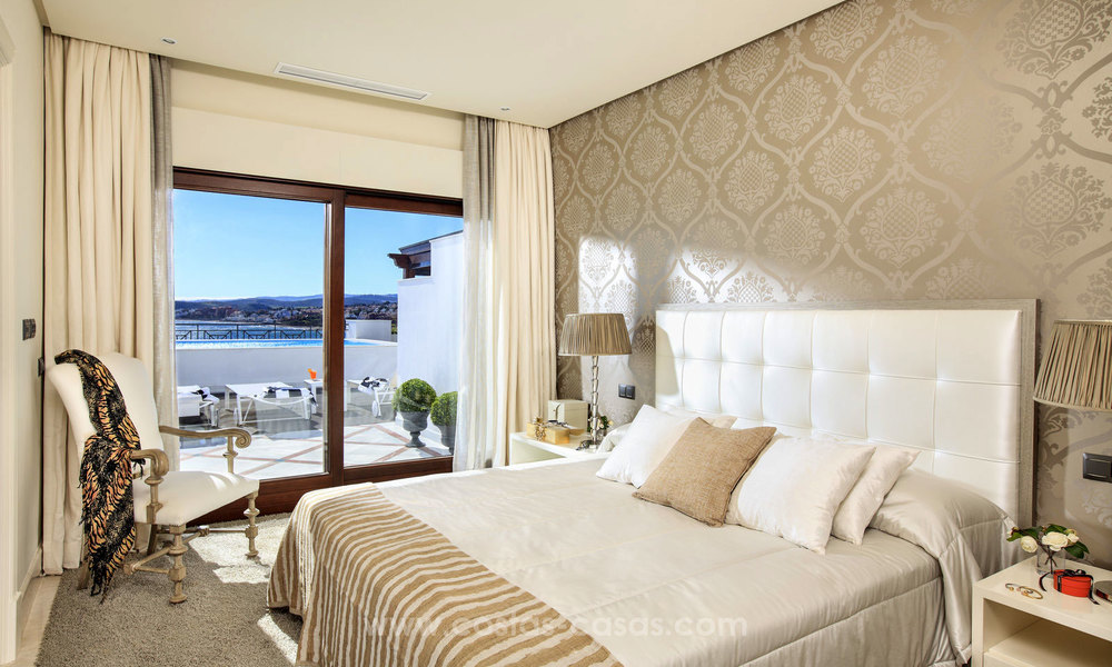 Apartamento de lujo en primera línea de playa en venta, Estepona, Costa del Sol con vistas al mar 9814