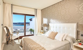 Apartamento de lujo en primera línea de playa en venta, Estepona, Costa del Sol con vistas al mar 9783 