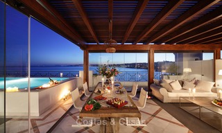 Apartamento de lujo en primera línea de playa en venta, Estepona, Costa del Sol con vistas al mar 9787 