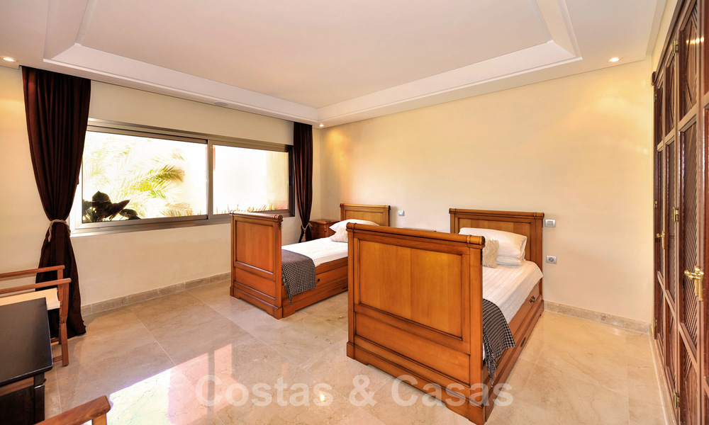 Exclusivo apartamento Ático primera línea de la playa de Los Monteros en Marbella 37167