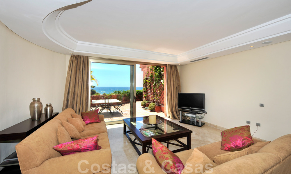 Exclusivo apartamento Ático primera línea de la playa de Los Monteros en Marbella 37170