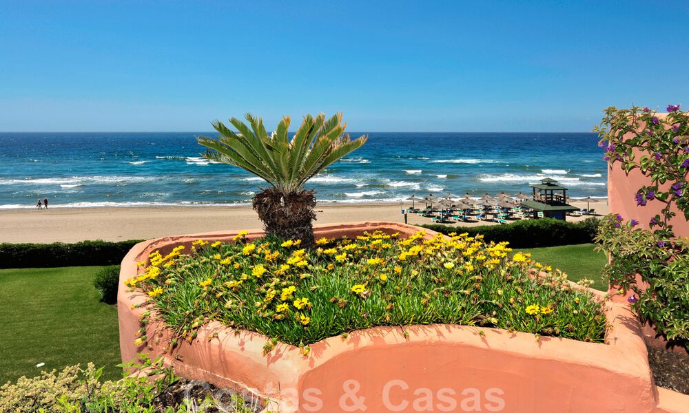 Exclusivo apartamento Ático primera línea de la playa de Los Monteros en Marbella 37174
