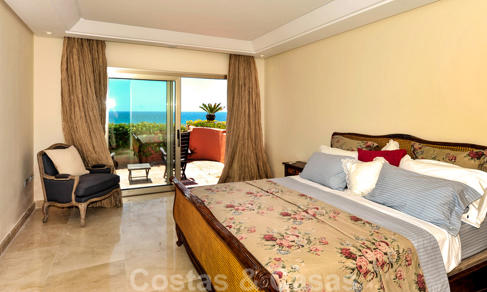 Exclusivo apartamento Ático primera línea de la playa de Los Monteros en Marbella 37175
