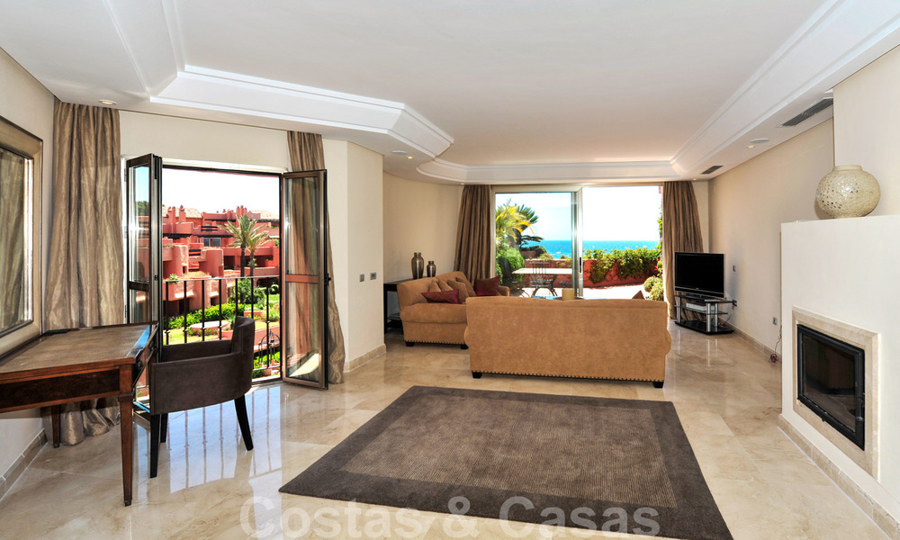 Exclusivo apartamento Ático primera línea de la playa de Los Monteros en Marbella 37179