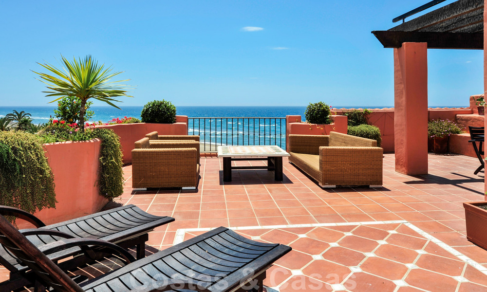 Exclusivo apartamento Ático primera línea de la playa de Los Monteros en Marbella 37184