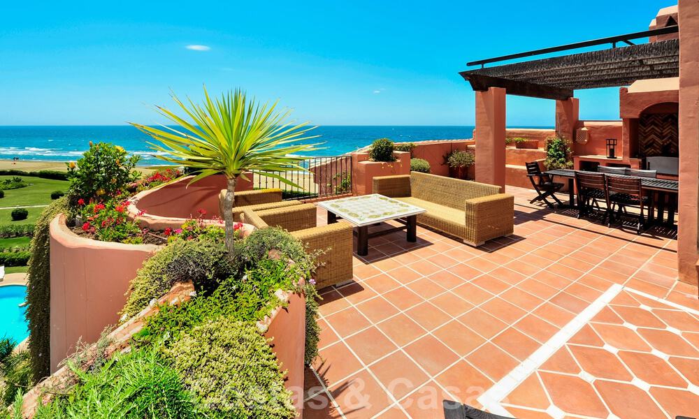Exclusivo apartamento Ático primera línea de la playa de Los Monteros en Marbella 37185