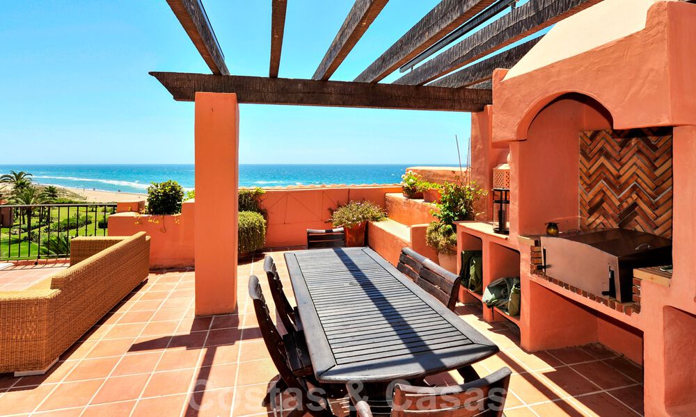 Exclusivo apartamento Ático primera línea de la playa de Los Monteros en Marbella 37187