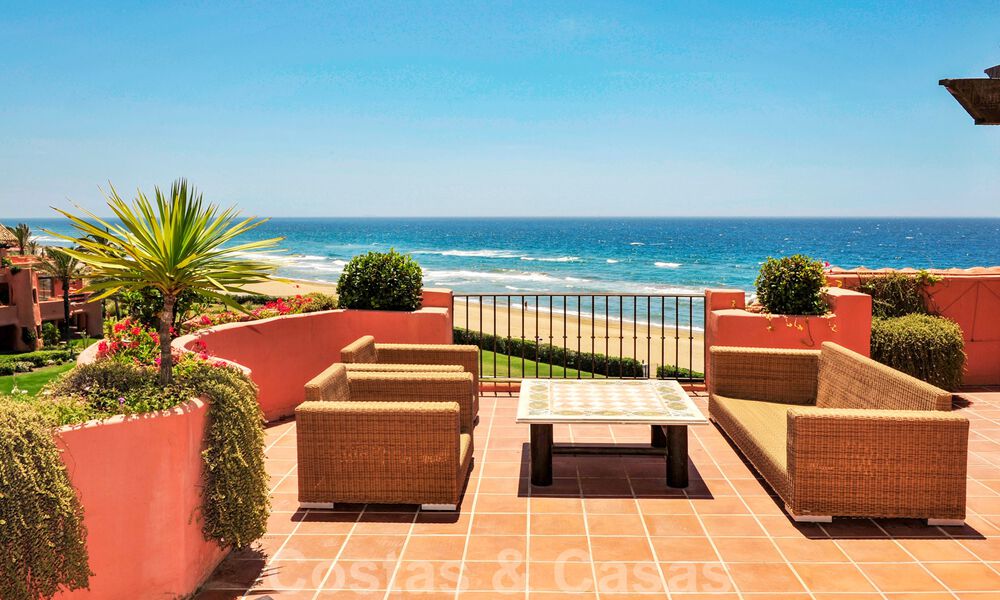 Exclusivo apartamento Ático primera línea de la playa de Los Monteros en Marbella 37188