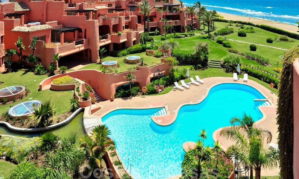 Exclusivo apartamento Ático primera línea de la playa de Los Monteros en Marbella 37190