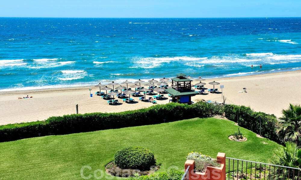 Exclusivo apartamento Ático primera línea de la playa de Los Monteros en Marbella 37192