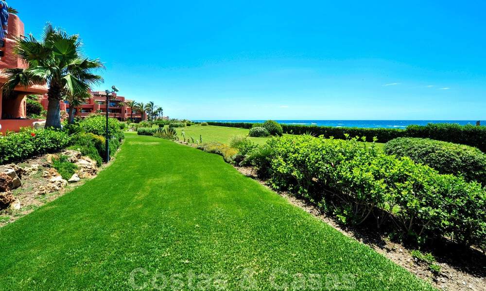 Exclusivo apartamento Ático primera línea de la playa de Los Monteros en Marbella 37196