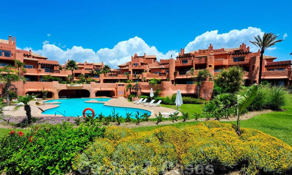 Exclusivo apartamento Ático primera línea de la playa de Los Monteros en Marbella 37199