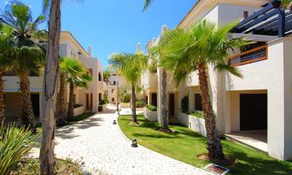 Apartamento ático de lujo a la venta cerca de Puerto Banús en Nueva Andalucía, Marbella 30636 