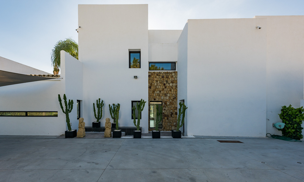 Villa exclusiva estilo moderno para comprar, campo de golf, Marbella – Benahavis 37610