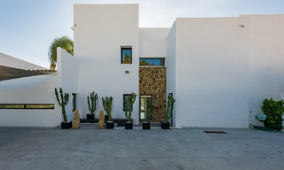 Villa exclusiva estilo moderno para comprar, campo de golf, Marbella – Benahavis 37610 