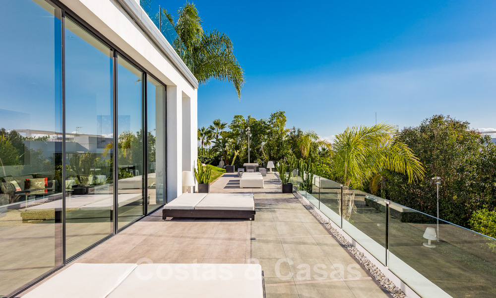 Villa exclusiva estilo moderno para comprar, campo de golf, Marbella - Benahavis 49511