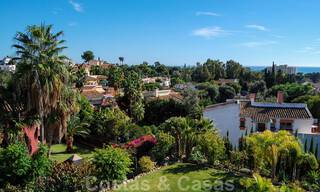 Villa exclusiva de estilo andaluz moderno a la venta en Marbella Este con vistas al mar 30575 
