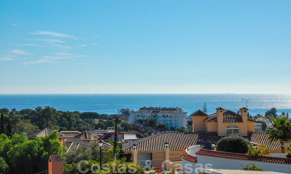 Villa exclusiva de estilo andaluz moderno a la venta en Marbella Este con vistas al mar 30577