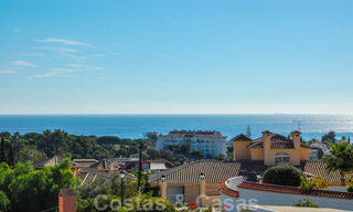 Villa exclusiva de estilo andaluz moderno a la venta en Marbella Este con vistas al mar 30577 