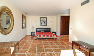 Villa exclusiva de estilo andaluz moderno a la venta en Marbella Este con vistas al mar 30582 