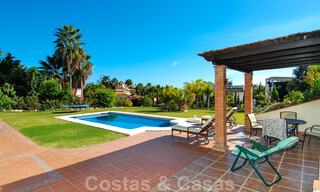 Villa exclusiva de estilo andaluz moderno a la venta en Marbella Este con vistas al mar 30583 