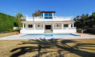 Villa en primera línea de playa a la venta en Marbella este 30524 