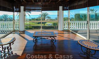 Villa en primera línea de playa a la venta en Marbella este 30529 