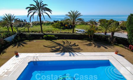 Villa en primera línea de playa a la venta en Marbella este 30531