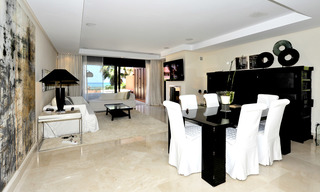 Apartamentos de lujo en primera línea de mar en venta en Malibu, Puerto Banús, Marbella 23193 