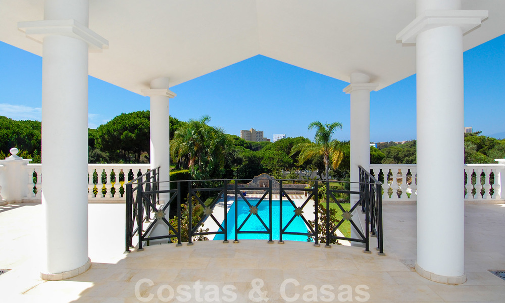 Villa de lujo de estilo colonial para comprar en Marbella este 22565