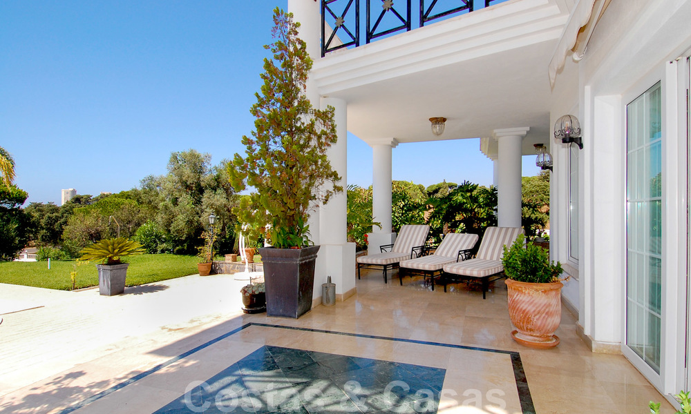 Villa de lujo de estilo colonial para comprar en Marbella este 22572
