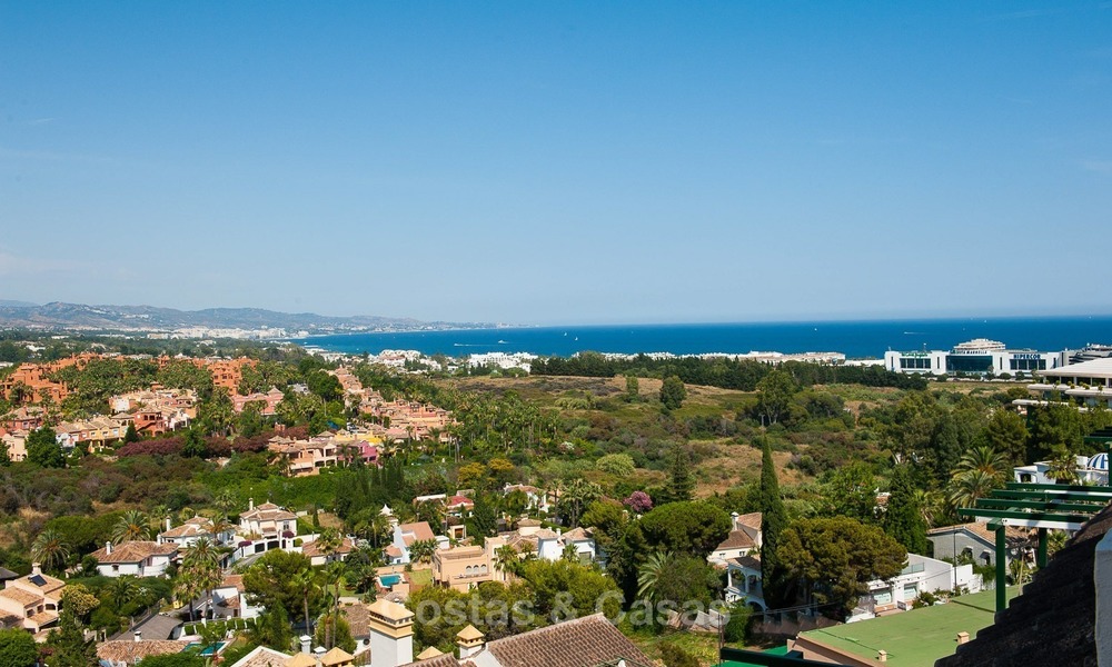 Apartamentos en venta a poca distancia de todas las comodidades y Puerto Banús en Nueva Andalucía, Marbella 1143