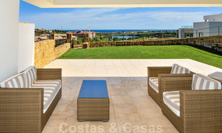 Modernos apartamentos de lujo en primera línea de golf con impresionantes vistas al golf y al mar en venta en Marbella - Benahavis 23884 