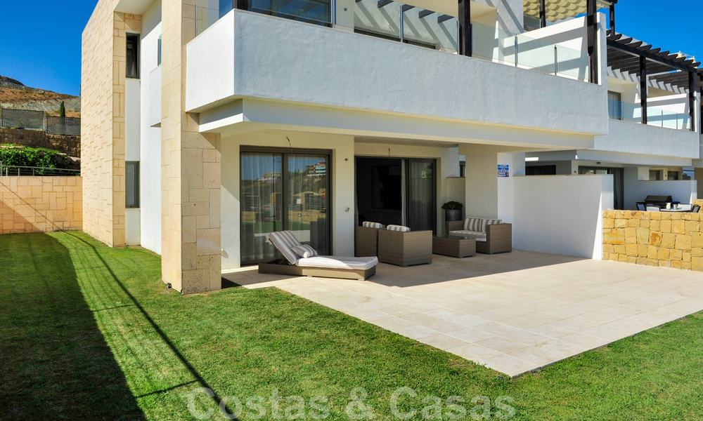 Modernos apartamentos de lujo en primera línea de golf con impresionantes vistas al golf y al mar en venta en Marbella - Benahavis 23885