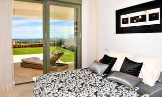 Modernos apartamentos de lujo en primera línea de golf con impresionantes vistas al golf y al mar en venta en Marbella - Benahavis 23890 