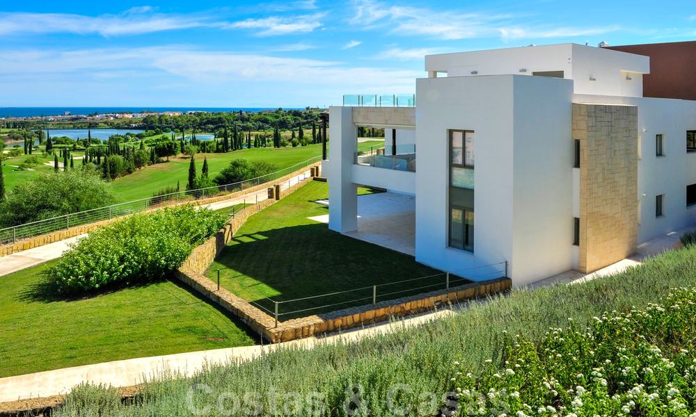 Modernos apartamentos de lujo en primera línea de golf con impresionantes vistas al golf y al mar en venta en Marbella - Benahavis 23891