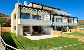 Modernos apartamentos de lujo en primera línea de golf con impresionantes vistas al golf y al mar en venta en Marbella - Benahavis 23892 