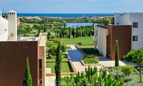 Modernos apartamentos de lujo en primera línea de golf con impresionantes vistas al golf y al mar en venta en Marbella - Benahavis 23897